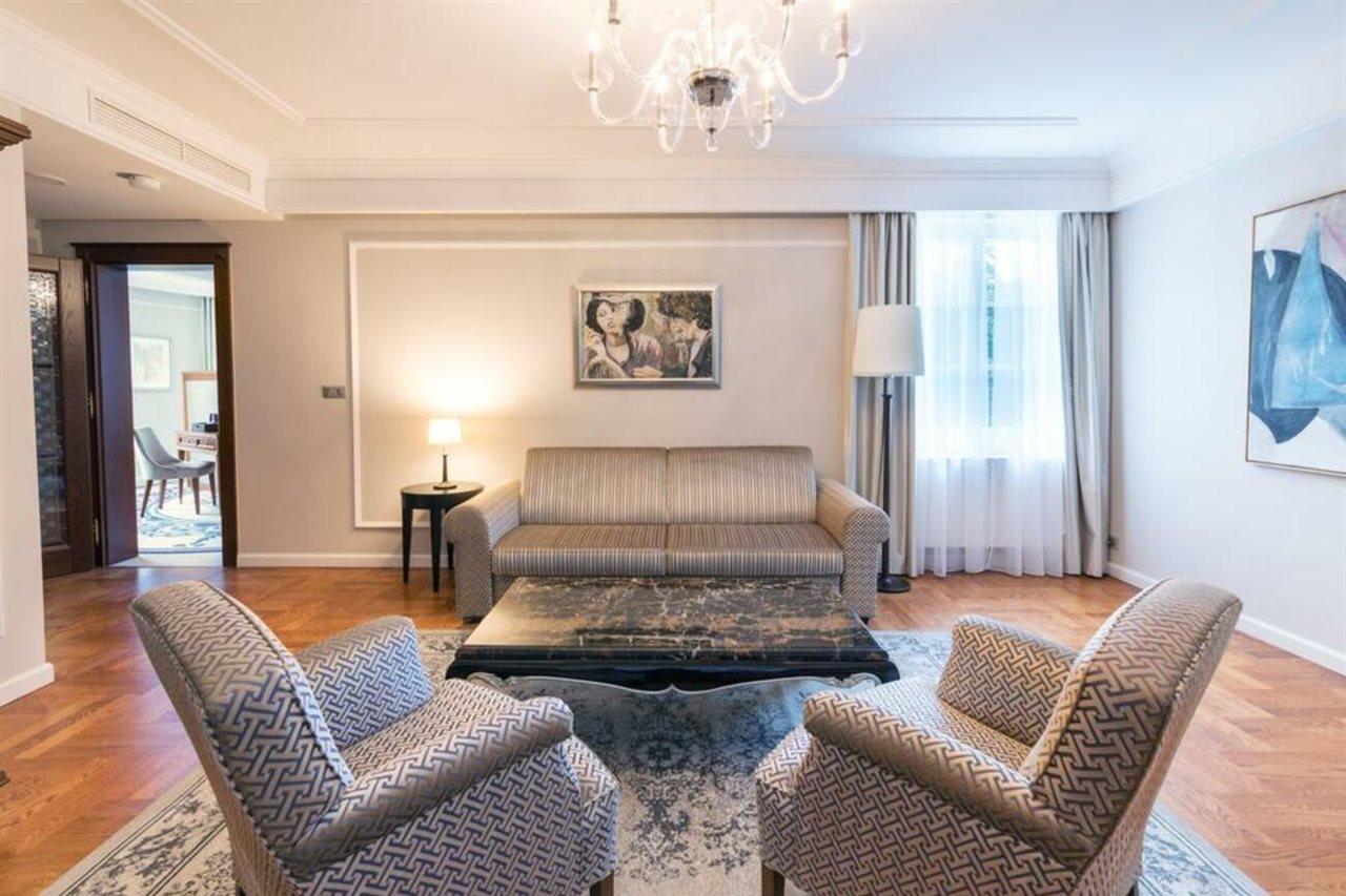 Palace Art Hotel بيزينوك المظهر الخارجي الصورة