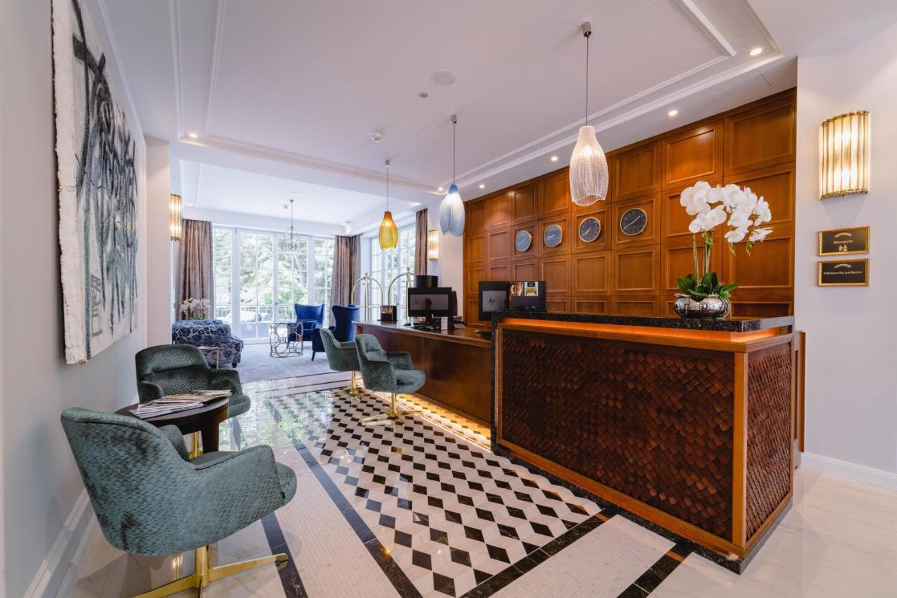 Palace Art Hotel بيزينوك المظهر الخارجي الصورة