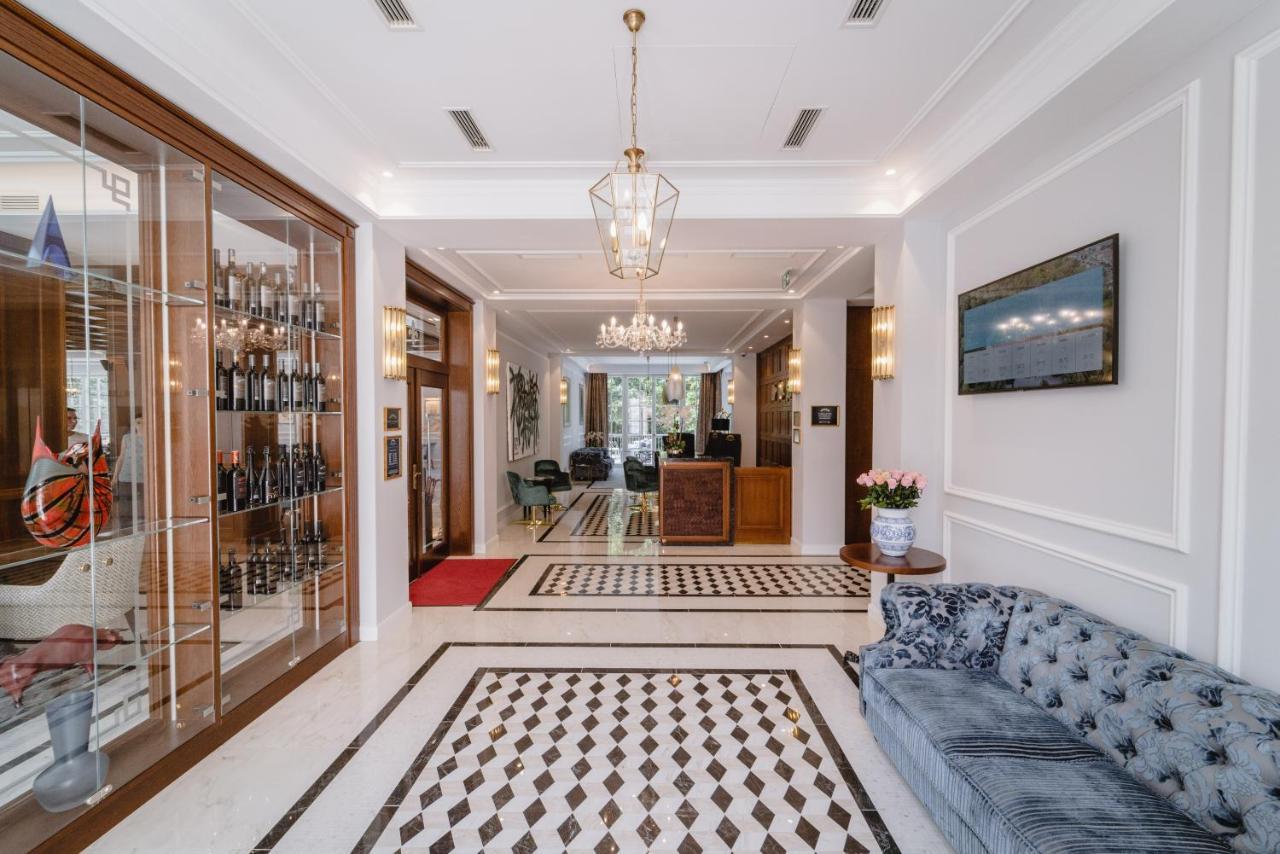 Palace Art Hotel بيزينوك المظهر الخارجي الصورة