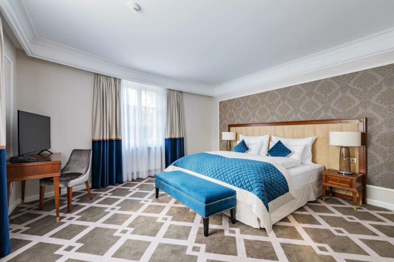 Palace Art Hotel بيزينوك المظهر الخارجي الصورة