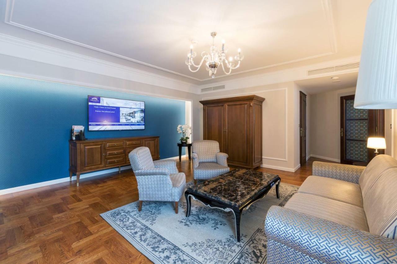 Palace Art Hotel بيزينوك المظهر الخارجي الصورة