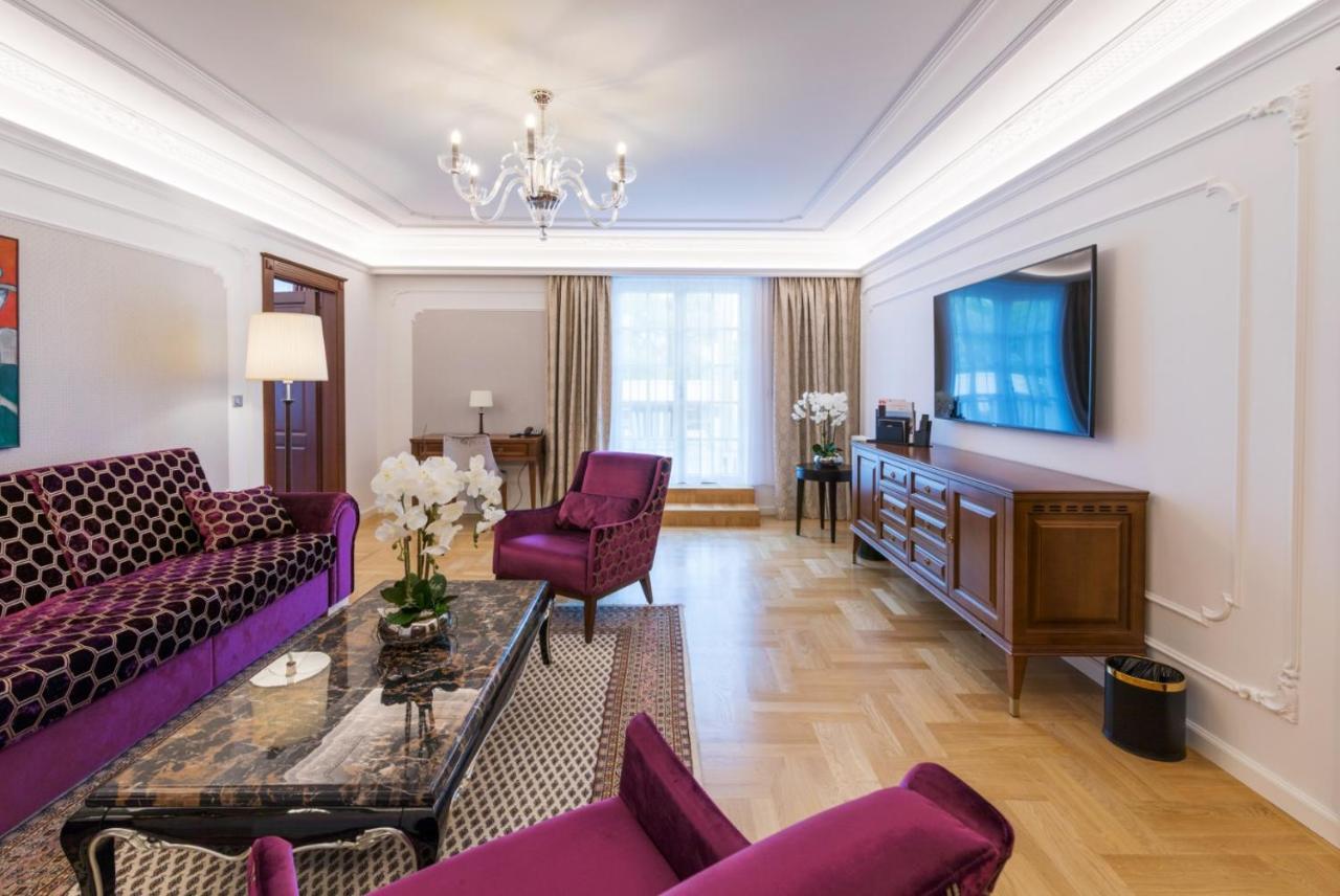 Palace Art Hotel بيزينوك المظهر الخارجي الصورة